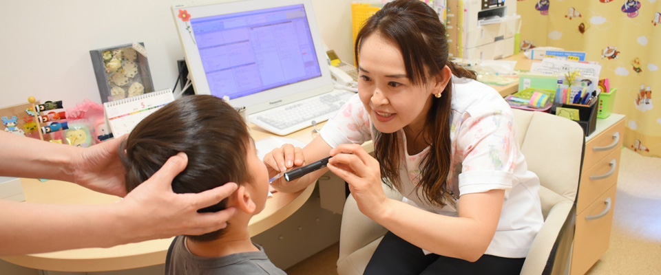 じんキッズクリニック 小児科 診察の様子